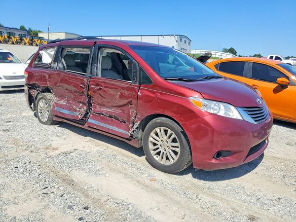 2014 TOYOTA SIENNA