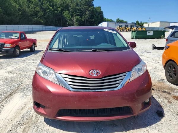 2014 TOYOTA SIENNA