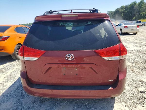 2014 TOYOTA SIENNA