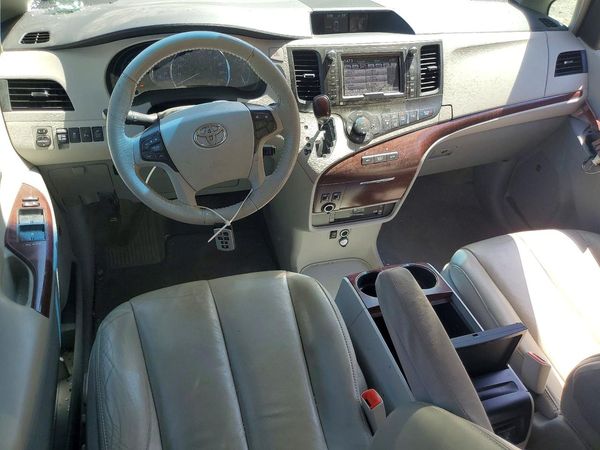 2014 TOYOTA SIENNA