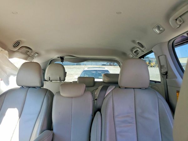 2014 TOYOTA SIENNA
