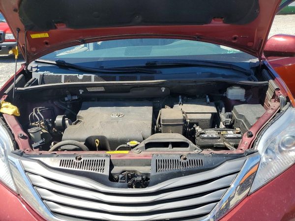 2014 TOYOTA SIENNA