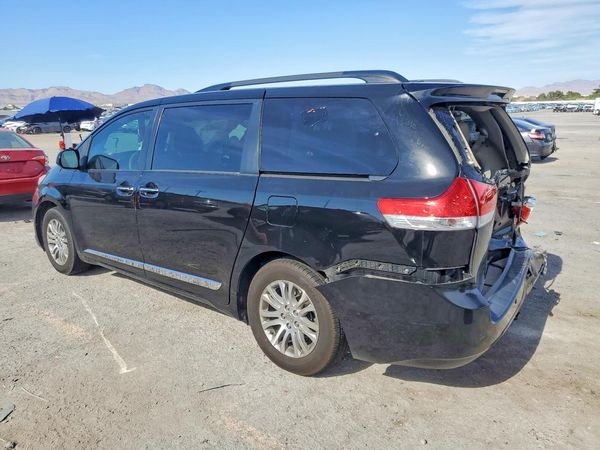 2014 TOYOTA SIENNA