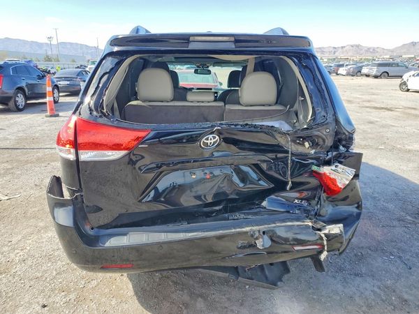 2014 TOYOTA SIENNA