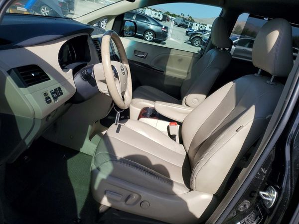 2014 TOYOTA SIENNA