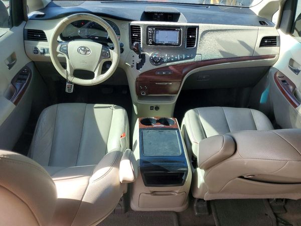 2014 TOYOTA SIENNA