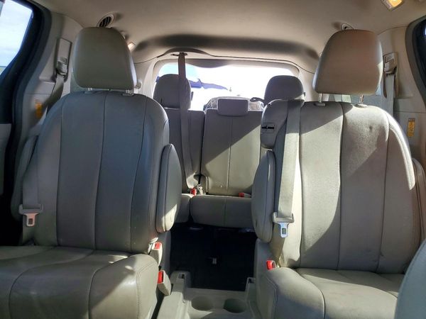 2014 TOYOTA SIENNA