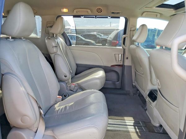 2014 TOYOTA SIENNA