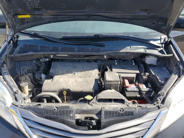 2014 TOYOTA SIENNA