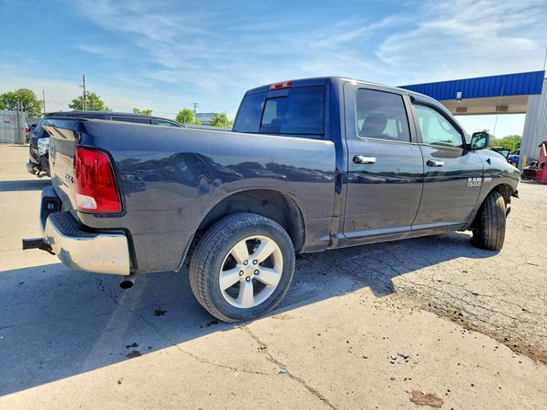 2017 RAM 1500 SLT CREW CAB 4X4