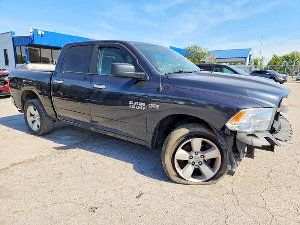 2017 RAM 1500 SLT CREW CAB 4X4