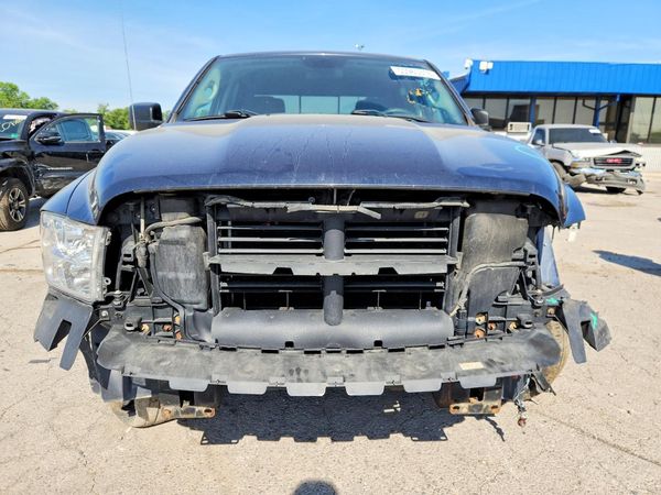 2017 RAM 1500 SLT CREW CAB 4X4