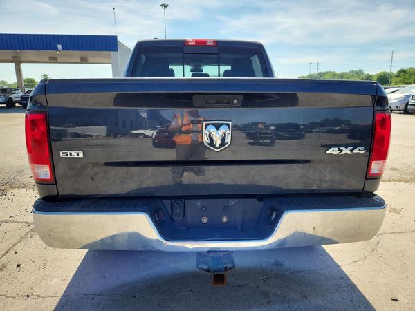 2017 RAM 1500 SLT CREW CAB 4X4