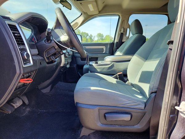 2017 RAM 1500 SLT CREW CAB 4X4