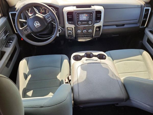 2017 RAM 1500 SLT CREW CAB 4X4