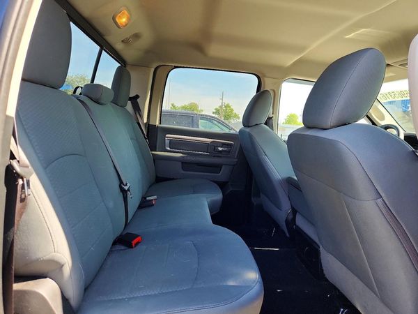 2017 RAM 1500 SLT CREW CAB 4X4