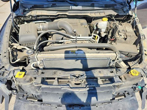 2017 RAM 1500 SLT CREW CAB 4X4