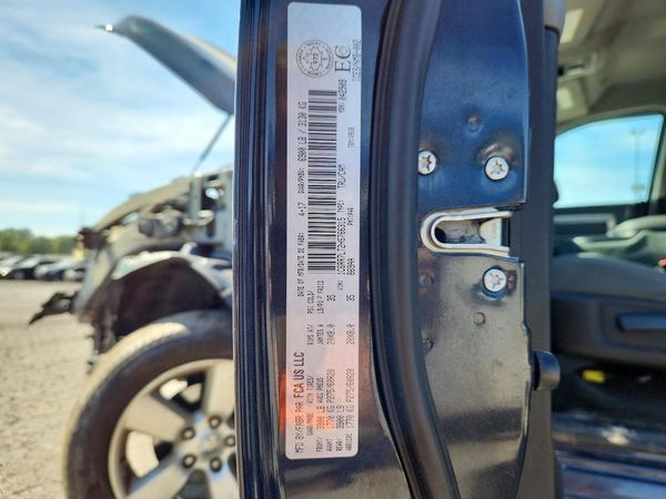 2017 RAM 1500 SLT CREW CAB 4X4