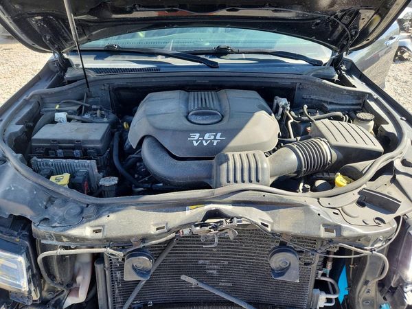 2014 JEEP CHEROKEE Overland — Engine bay