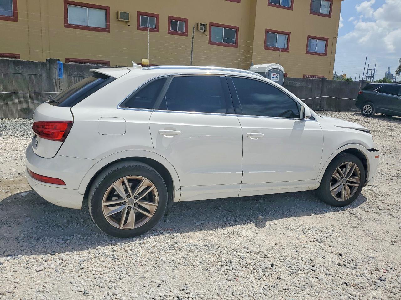 2016 AUDI Q3 quattro Premium Plus