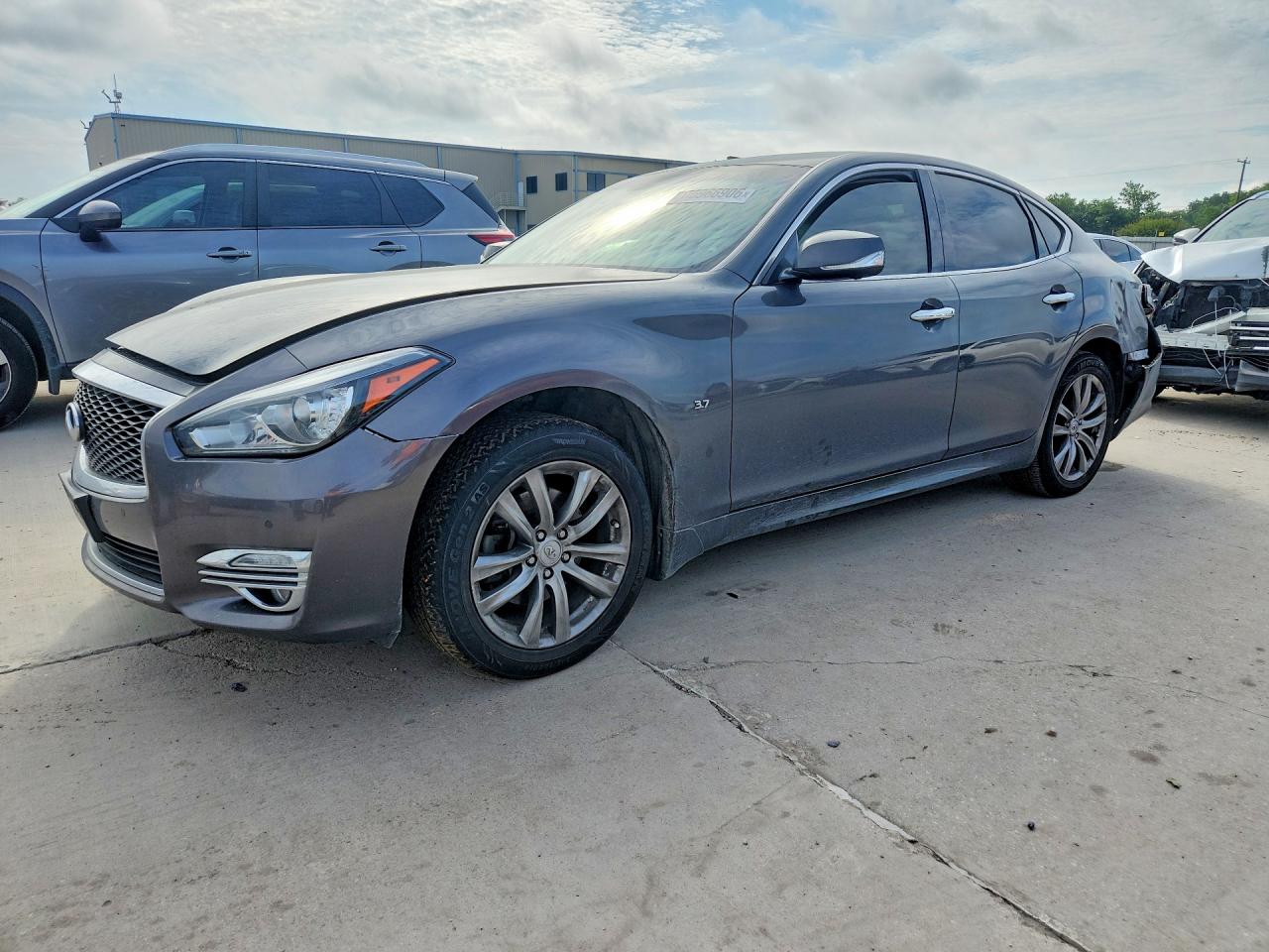 2015 INFINITI Q70