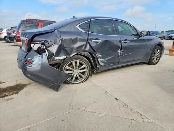 2015 INFINITI Q70
