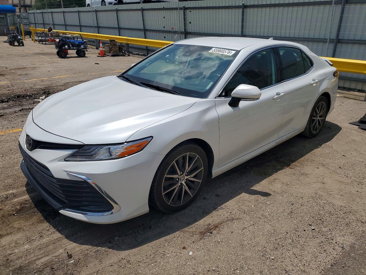 2021 TOYOTA CAMRY XLE