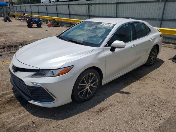 2021 TOYOTA CAMRY XLE