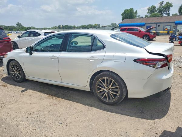 2021 TOYOTA CAMRY XLE
