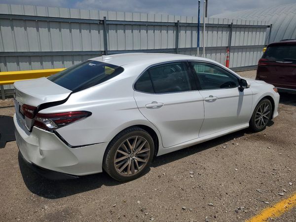 2021 TOYOTA CAMRY XLE