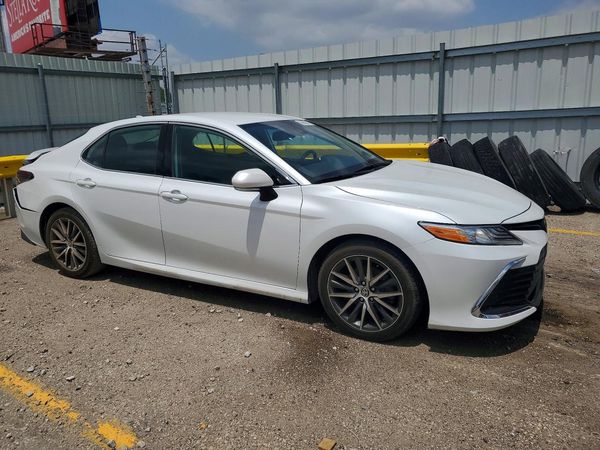2021 TOYOTA CAMRY XLE