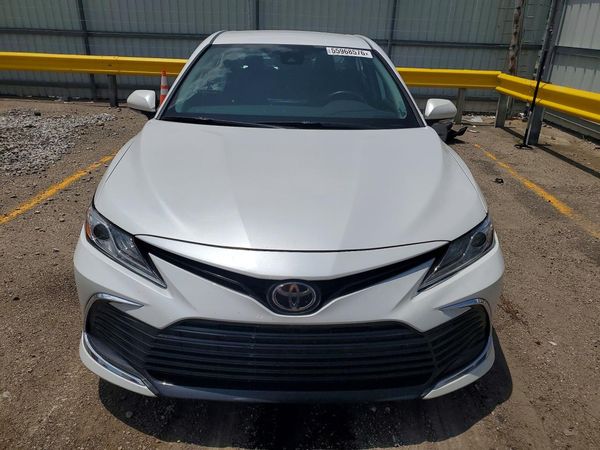 2021 TOYOTA CAMRY XLE