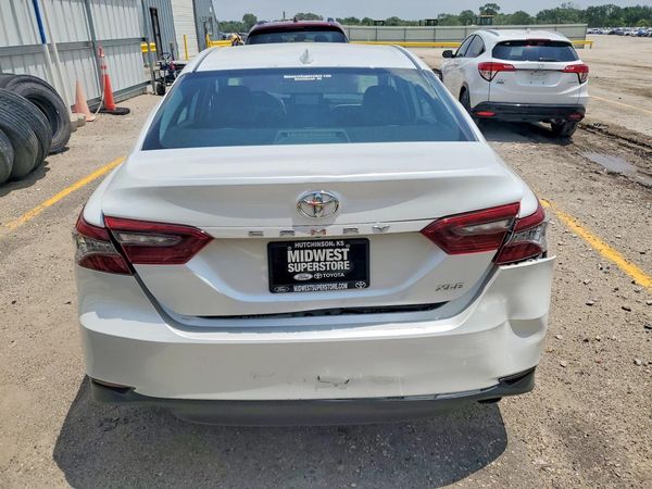 2021 TOYOTA CAMRY XLE