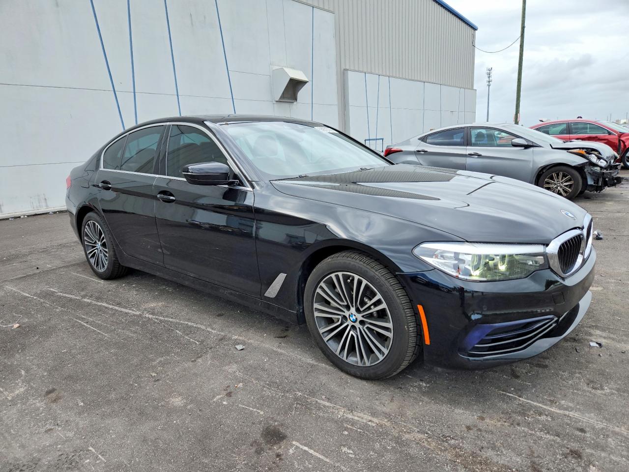 2020 BMW 530