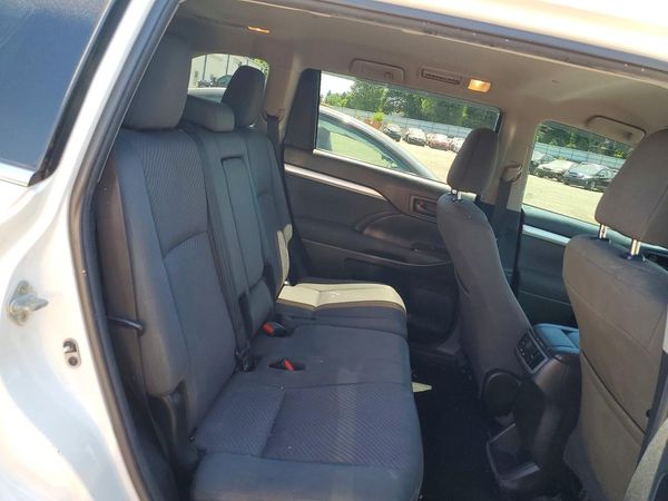 2019 TOYOTA HIGHLANDER LE