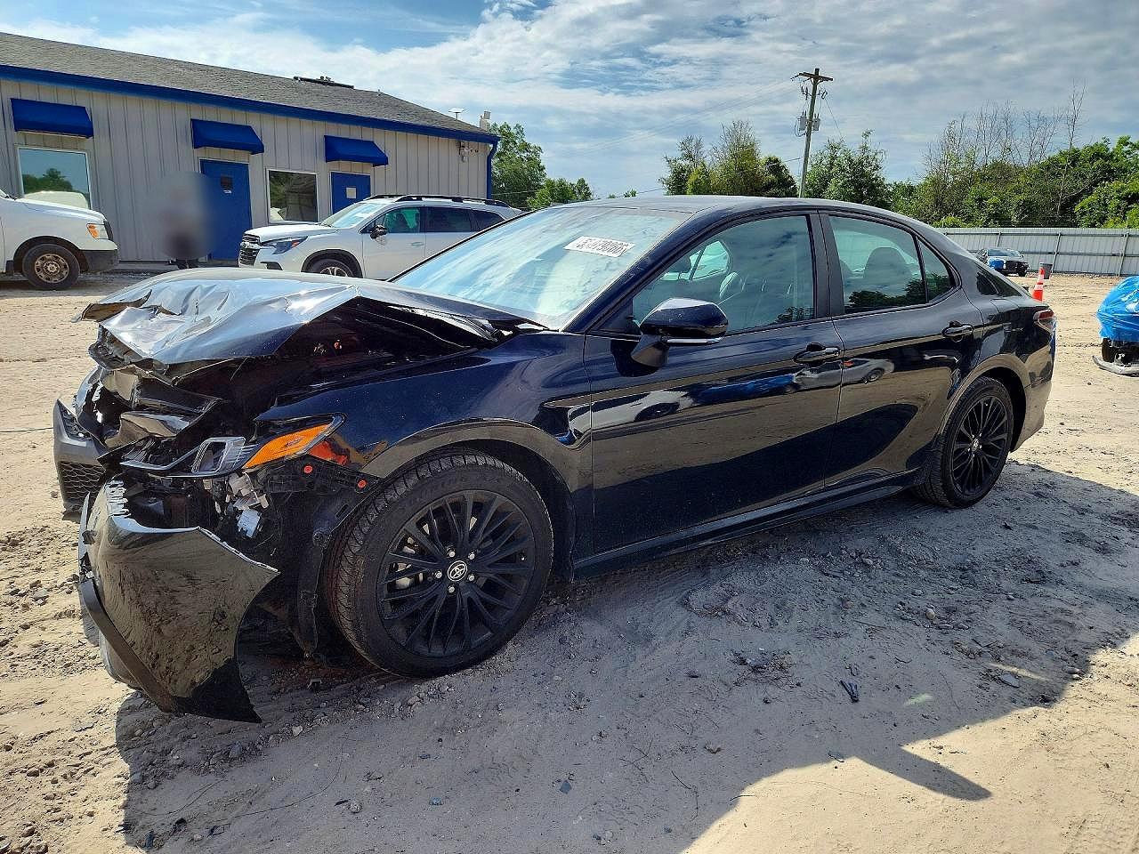 2021 TOYOTA CAMRY SE + Convenient Pkg — Front 3/4