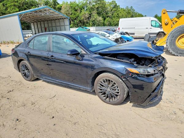 2021 TOYOTA CAMRY SE + Convenient Pkg — Passenger 3/4