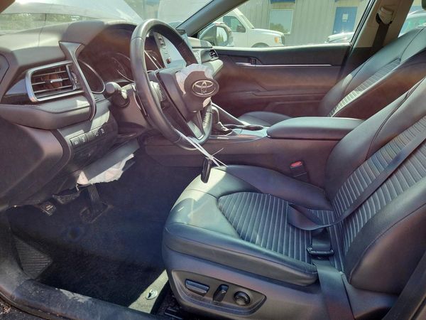 2021 TOYOTA CAMRY SE + Convenient Pkg — DENT