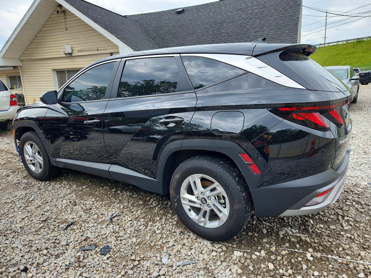 2025 HYUNDAI TUCSON SE