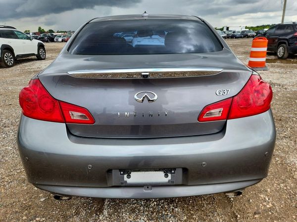2013 INFINITI G37