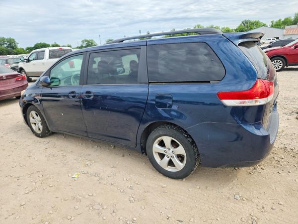 2012 TOYOTA SIENNA