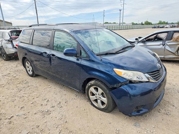 2012 TOYOTA SIENNA