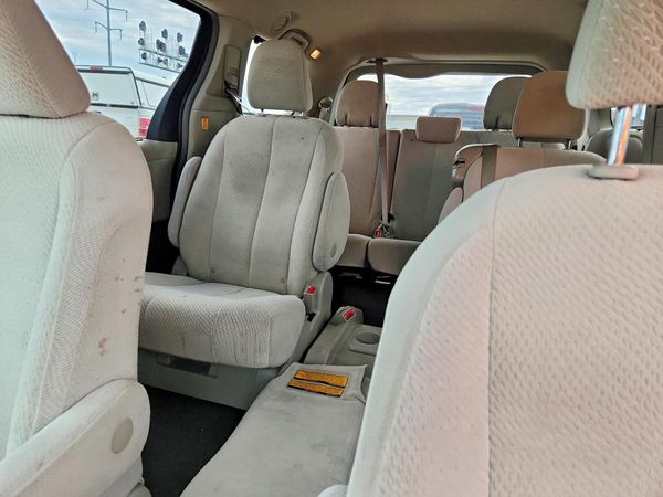 2012 TOYOTA SIENNA