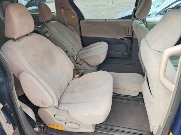 2012 TOYOTA SIENNA