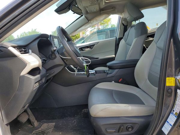 2020 TOYOTA RAV4 XLE Premium