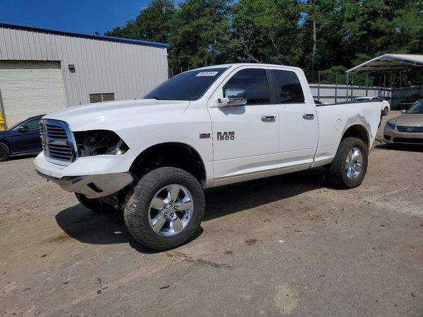 2016 RAM 1500 SLT QUAD CAB 4X4