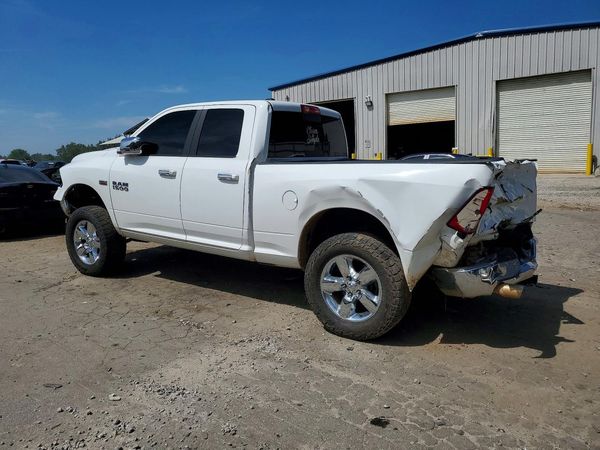 2016 RAM 1500 SLT QUAD CAB 4X4