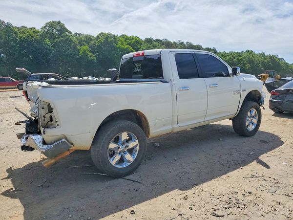 2016 RAM 1500 SLT QUAD CAB 4X4