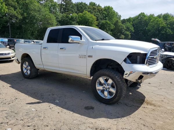 2016 RAM 1500 SLT QUAD CAB 4X4