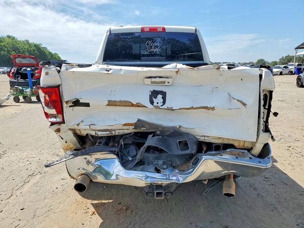 2016 RAM 1500 SLT QUAD CAB 4X4